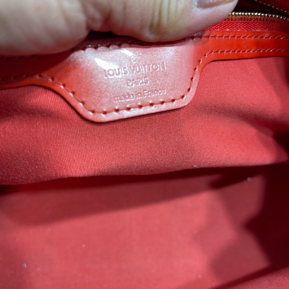 Louis Vuitton Wilshire in Vernis Red, comes with dust bag. - Picture 11 of 11